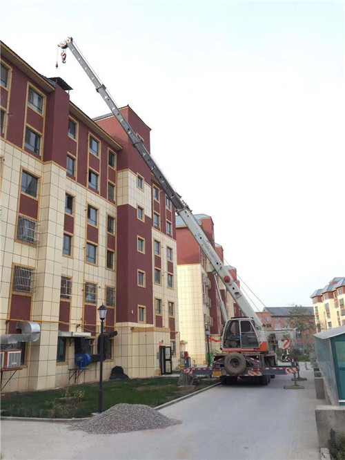 阿拉善盟跨街广告牌的高空安装注意事项