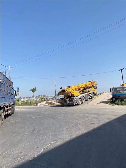 阿拉善盟25吨吊车的租赁价格大概是多少？